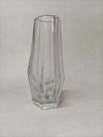 Daum France : important vase hexagonal en cristal. Signé. H : 35