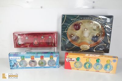 une boîte de bonbons et une boîte de bonbons posées sur une table