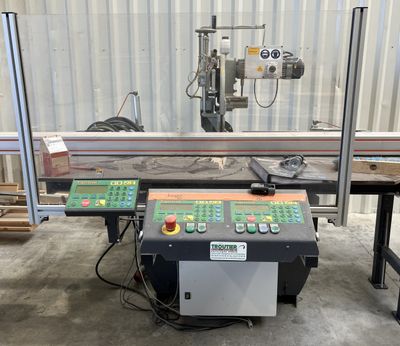 Scie radiale GRAULE avec amenage et butée numérique TIGER STOP et