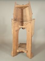 Etagère d'angle en noyer en forme de herse de château fort à… (photo 4)