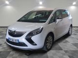 une photo d'une opel blanche garée dans un garage