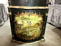 Meuble d’encoignure en bois à décor laqué en polychromie sur… (photo 3)