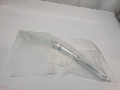 un stylo posé sur une feuille de papier