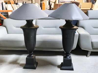 two lamps that are sitting on a table in a room