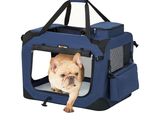 un petit chien allongé dans une cage de transport bleue