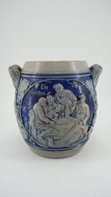 ALLEMAGNE : Pot à bière en grés en camaieu de bleu, à décor …