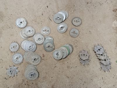 pièce de semoir EBRA dont 48 disques et NIBEX. PAS DE TVA RE…