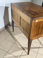 Commode en noyer à décor marqueté d'encadrements ouvrant à d… (photo 6)