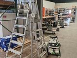 une échelle posée au milieu d'une pièce