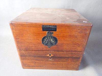 Coffret de cave à liqueur en placage acajou, XIXème, 25,5 x 30 x 30cm 