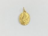 une pièce d'or représentant une femme, sur un fond blanc