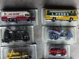 six modèles différents de camions miniatures dans le coffret