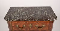 Petite commode en placage de palissandre marqueté, ouvrant p… (photo 2)