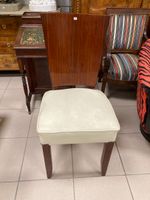 Chaise style Art Déco. Larg. 48.