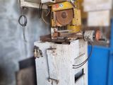 a machine that is sitting on a table in a room