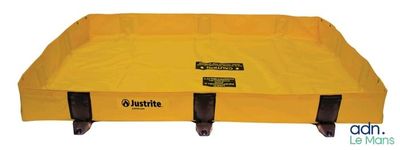une grande boîte en plastique jaune munie de deux poignées noires et d'un couvercle jaune