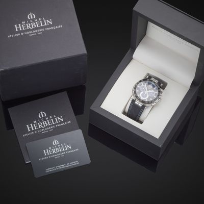 une boîte noire contenant une montre