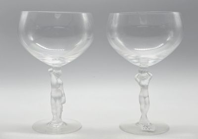 Deux verres à vin en cristal représentant un homme et une fe…