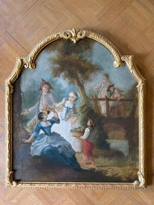 une image d'un tableau sur le mur d'une pièce