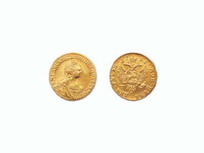 une paire de pièces d'or à l'effigie d'un homme et d'une femme