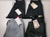 trois paires de pantalons Nike pour homme, encore étiquetés