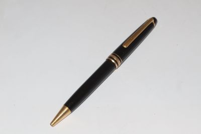 a pen that is laying on a white surface