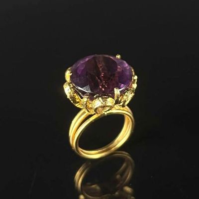 Importante bague en or jaune à trois anneaux, la monture à f…