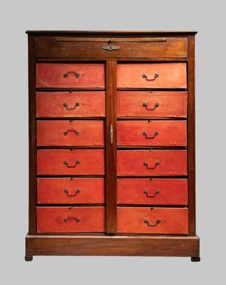 une image représentant une commode en bois aux tiroirs rouges
