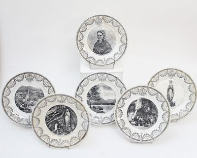 DIGOIN SARREGUEMINES. Suite de 6 assiettes à message en faïe…