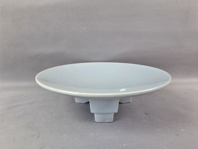 un bol blanc posé sur une table