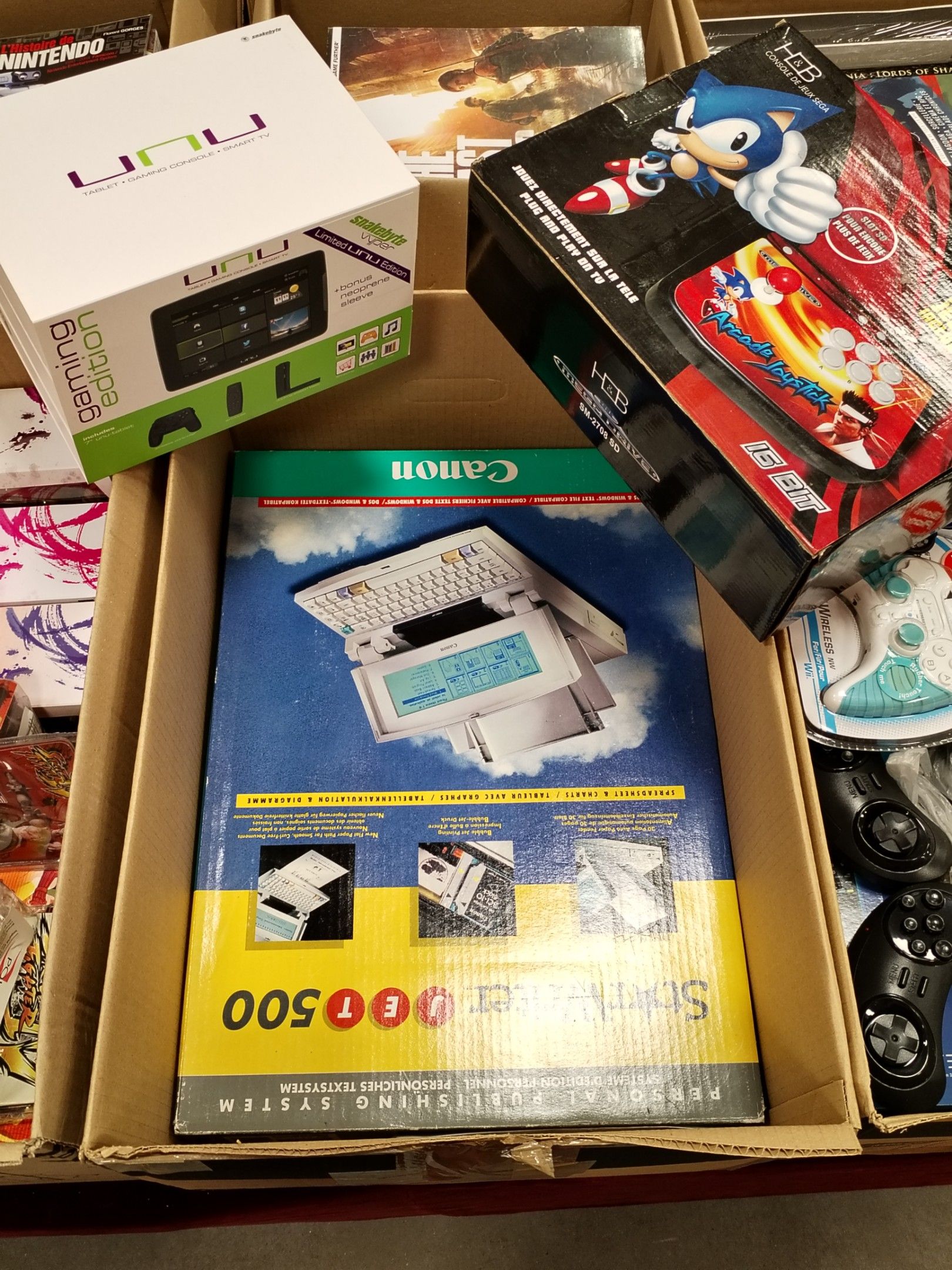 [DIVERS]. Réunion de consoles, manettes et autres dont StarW…