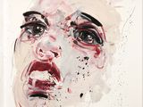 une image représentant un tableau où l'on voit le visage d'une femme entièrement recouvert de sang
