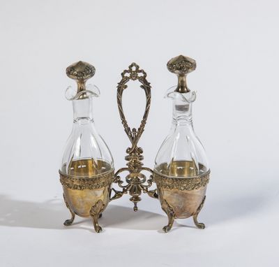 Cruette argentée H. 25 cm Poids : 300 gr.