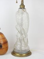 PIED DE LAMPE en verre moulé pressé représentant un aigle. (photo 2)