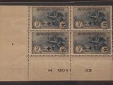 quatre timbres sur lesquels figure l'image d'un homme à cheval