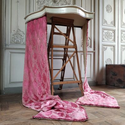 Ciel de lit chantourné en bois laqué, style Louis XVI, XIXe - Photo 1