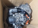 une boîte contenant un moteur qui se trouve à l'intérieur de la boîte