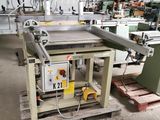 une photo d'un atelier d'usinage contenant de nombreuses machines