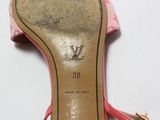 Sandales à talons hauts Louis Vuitton roses et blanches avec boucles dorées