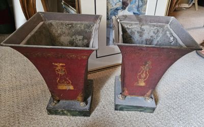 two vases that are sitting on the floor next to each other
