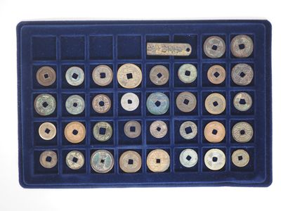 Ensemble de 35 monnaies asiatiques. - Photo 1