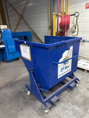 godet basculant de marque Goubard, capacité 0,960m3 - Photo 1