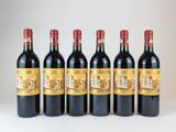 six bouteilles de vin rouge alignées