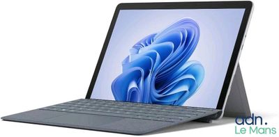 une image représentant une tablette équipée d'un clavier posé dessus