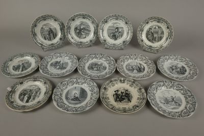 plusieurs plaques sur lesquelles figurent des images en noir et blanc de personnes