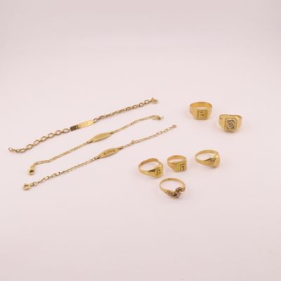 une collection de bijoux en or comprenant des bagues, des bracelets et des anneaux