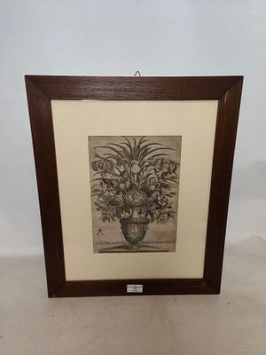 Ecole XXe : "Bouquet de fleurs dans un vase Médicis".