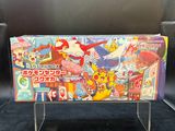 un gros plan d'un flipper Pokémon posé sur une table