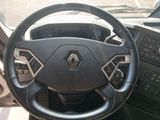 the steering wheel of a car is shown in this picture