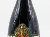 une bouteille de vin posée sur une table